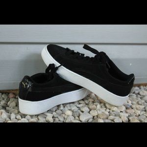 Women’s puma suedes